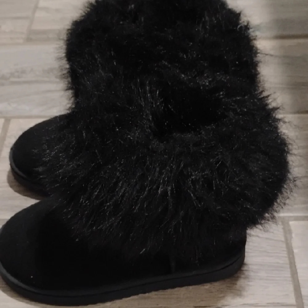 Cozy Black Fur-Trimmed Boots Size 12 ToddlerGirls